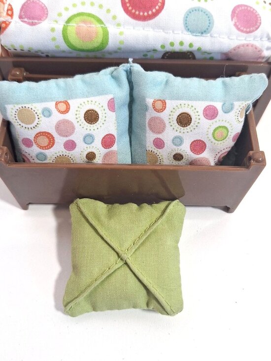 Loving Family Deluxe Parents Bedroom 2007 Bed Pink Robe Furniture Pillows - Picture 12 of 14